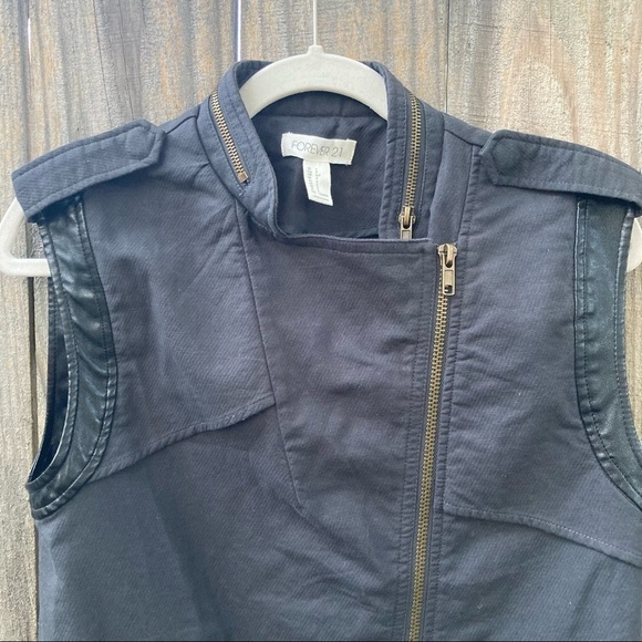 FOREVER 21  Vest with faux leather trim size Small - Picture 1 of 6